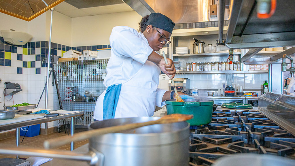 2024 Future Food Scholarship winner Gabby Smith cooking 