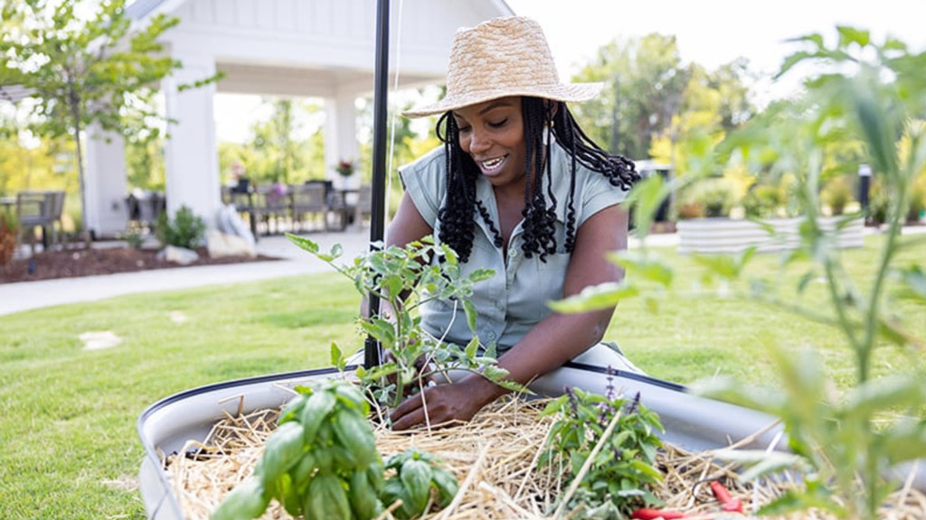 photo of Mariah Henry '19 gardening