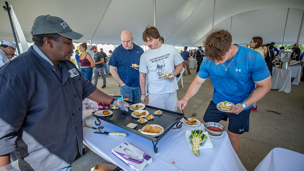 Person serving food 