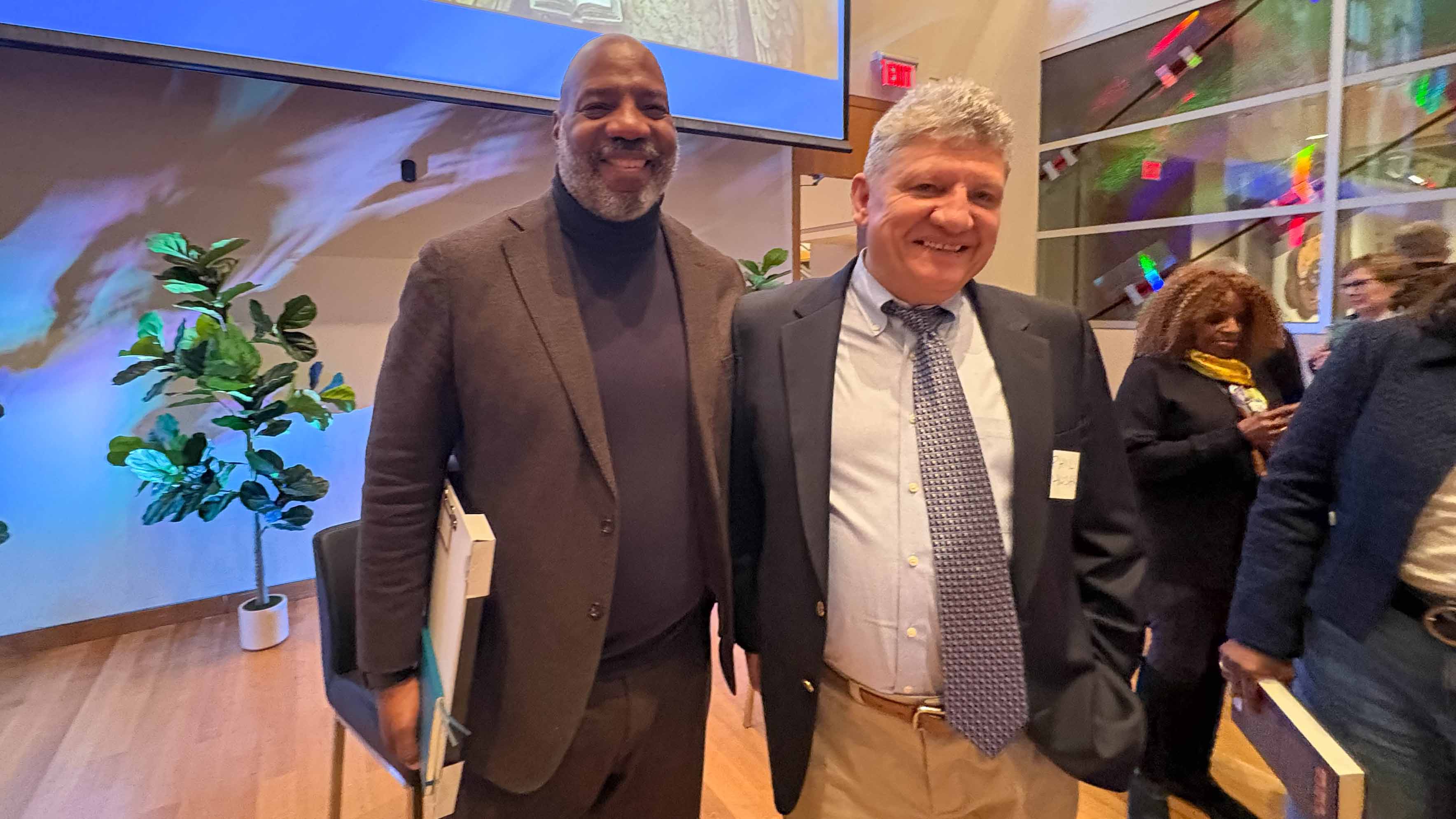 Dr. Jelani Cobb and faculty member