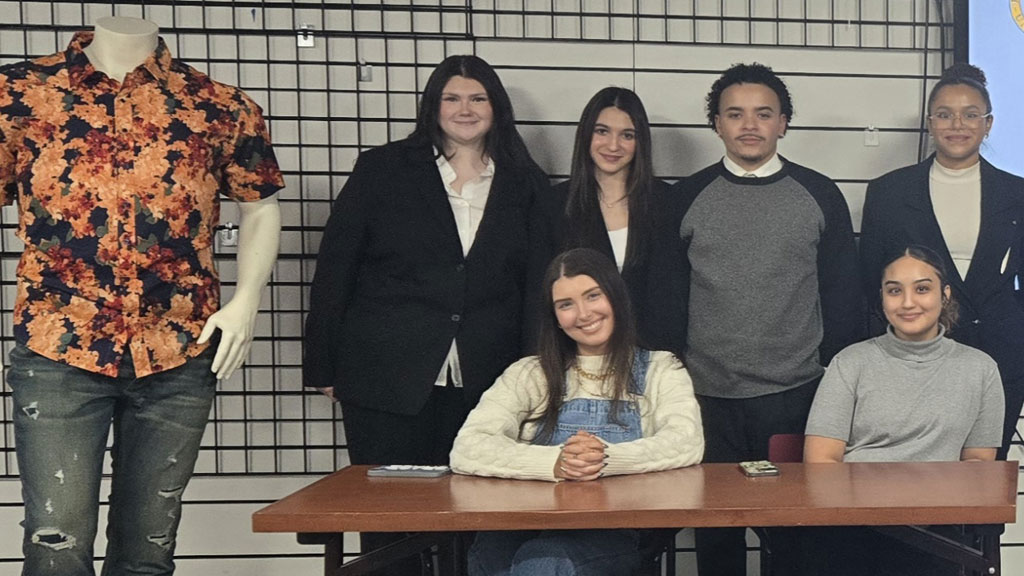 Students visiting DXL