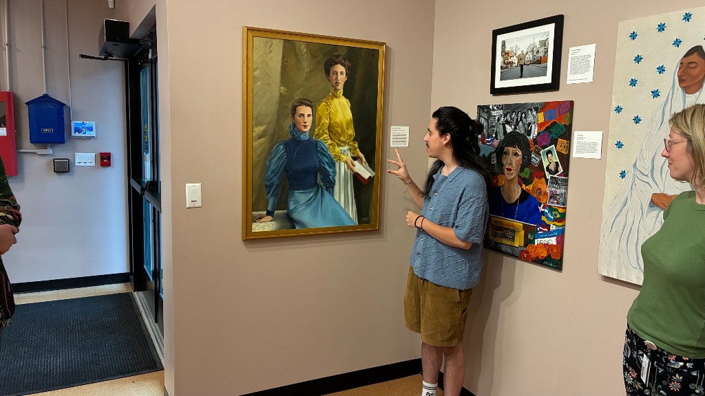 Victor Aguirre Williams presenting his portrait of JWU founders